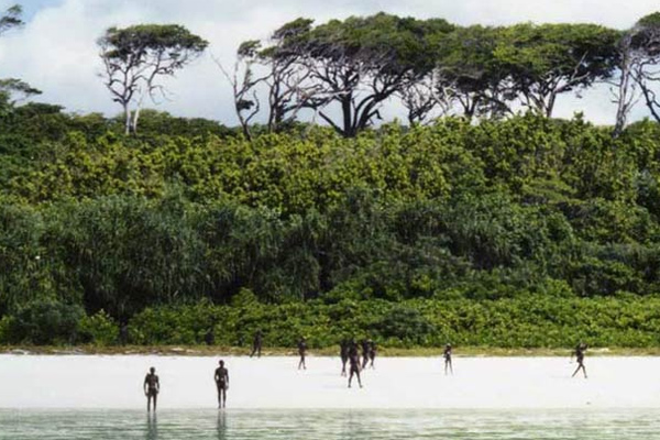 The-island-is-located-in-the-Bay-of-Bengal