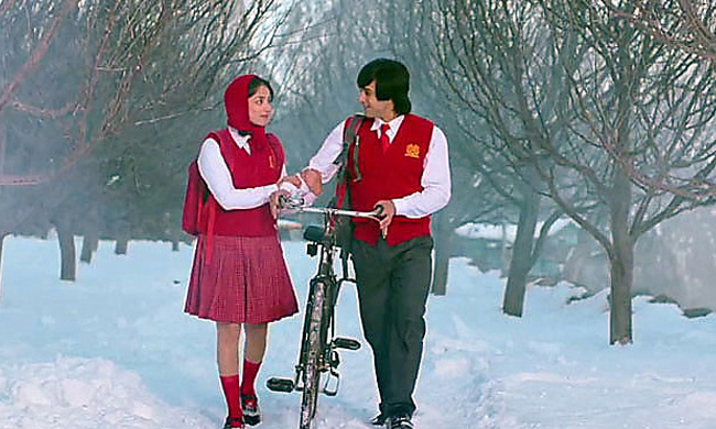 /media/k2/galleries/50395/Sanam-Re-Movie-Stills-09