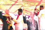 Donald Trump Bhakt from Telangana, donald trump statue in telangana, donald trump bhakt from telangana in india unveils a 6 ft statue of u s president performs puja with milk, Srinivas kuchibhotla