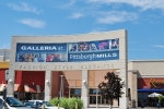 The Galleria at Pittsburgh Mills Mall sold for $100, Mall sold for $100 in Pennsylvania, entire mall sold in pennsylvania for 100, Wells fargo bank