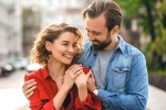 Relationship Tips breaking, Relationship Tips for men, special signs that tell if a man is into you, Tips for women