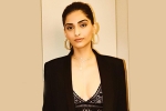 Sonam Kapoor pictures, Sonam Kapoor new, sonam flaunts off her curves, Cleavage