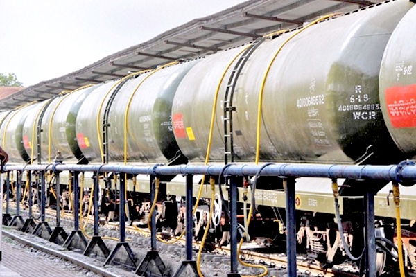 Special water train to drought-hit Latur